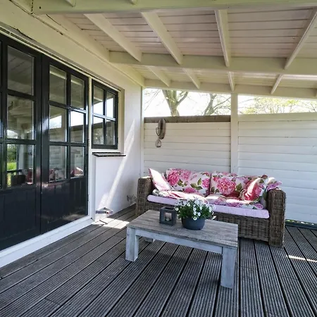 Idyllisch En Knus Met Prachtige Veranda. *