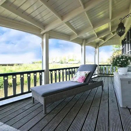 Idyllisch En Knus Met Prachtige Veranda. * Oterleek
