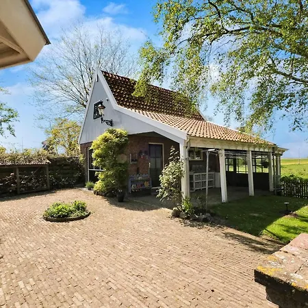 Holiday home Idyllisch En Knus Met Prachtige Veranda. *