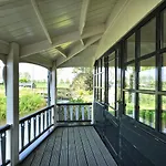 Idyllisch En Knus Met Prachtige Veranda. Oterleek